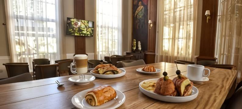 卡美里那斯广场酒店(Plaza Camelinas Hotel)图片