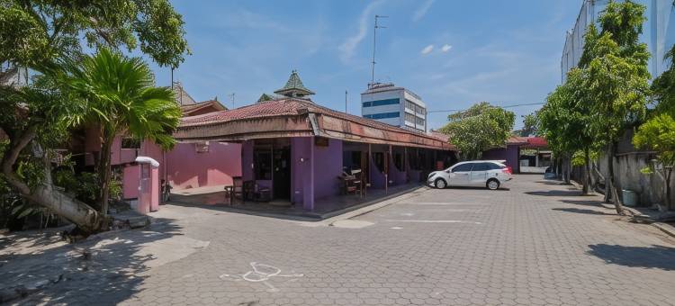 博约内戈罗火车站附近的红门(RedDoorz Near Bojonegoro Train Station)图片