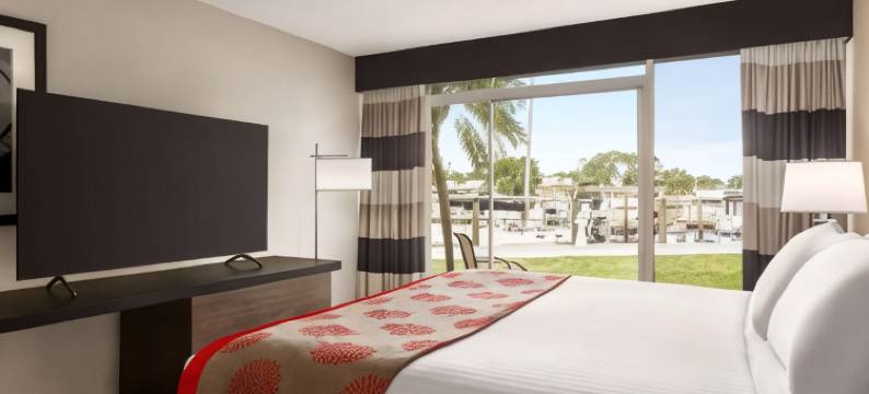 萨拉索塔海滨温德姆华美达酒店(Ramada by Wyndham Sarasota Waterfront)图片