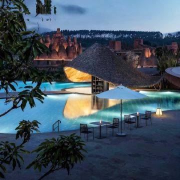 云南昆明+建水+抚仙湖+弥勒4日3晚私家团