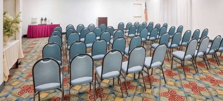 温莎东呗盟套房酒店-布拉德利机场(Baymont by Wyndham East Windsor Bradley Airport)图片