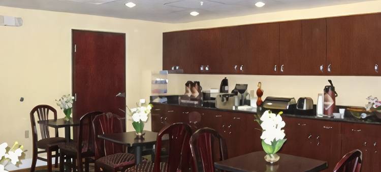 山姆休斯顿收费公路温德姆戴斯套房酒店(Days Inn & Suites by Wyndham Sam Houston Tollway)图片