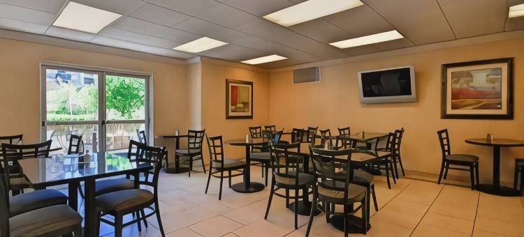 史蒂文生牧场舒舒适套房酒店(Comfort Suites Near Six Flags Magic Mountain)图片
