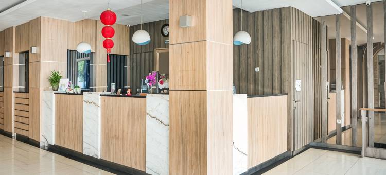Townhouse Oak巨港酒店，靠近巨港高尔夫俱乐部，前KR酒店(Townhouse Oak Palembang near Palembang Golf Club formerly KR Hotel)图片