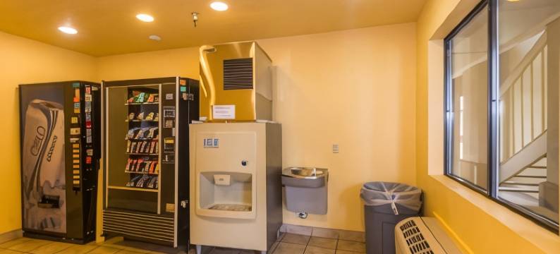 俄克拉何马城机场费尔格朗兹西温德姆速8酒店(Super 8 by Wyndham Oklahoma Airport Fairgrounds West)图片