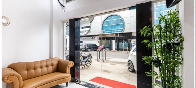 红多兹Plus酒店@棉兰卡塔姆索森特里姆(RedDoorz Plus @ Centrium Katamso Medan)图片