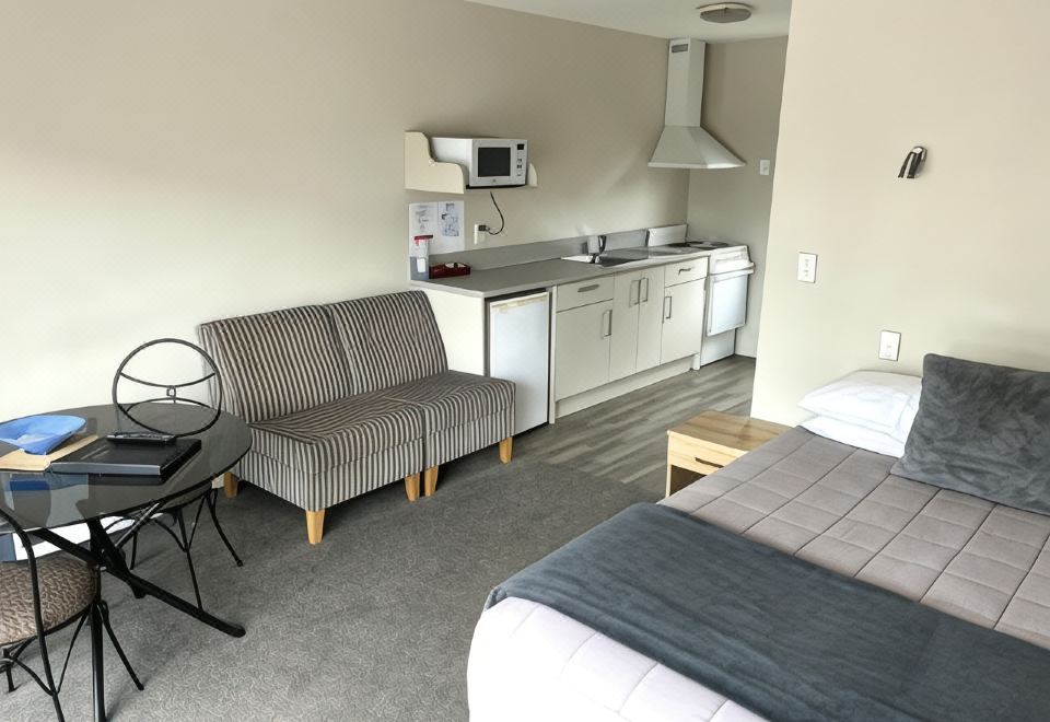 Jade Court Motel Hotel Overview