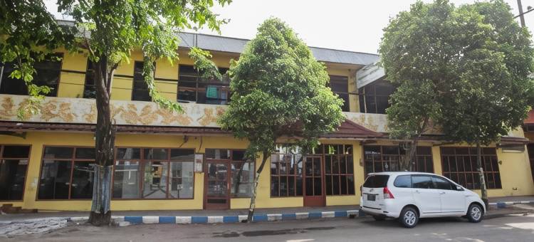 红多兹酒店-庞越邦里玛苏迪曼(RedDoorz @ Panglima Sudirman Probolinggo)图片