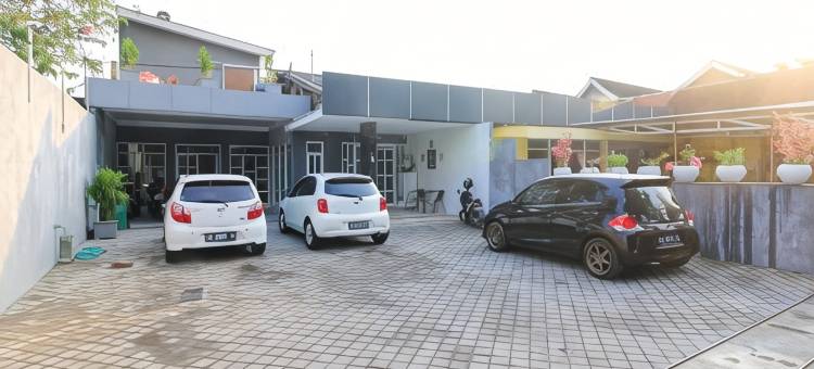 克拉登火车站附近瑞德多兹酒店(RedDoorz at Hotel Putra Perdana Klaten)图片