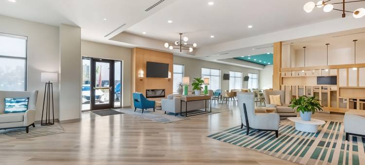 舒适套房酒店泰特斯维尔靠近肯尼迪航天中心(Comfort Suites Titusville Near Kennedy Space Center)图片