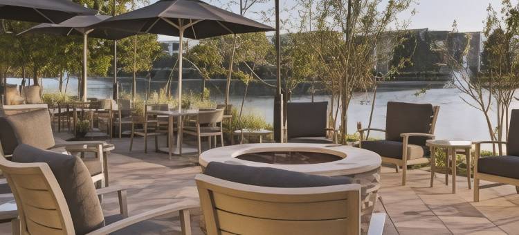 休斯顿舒格兰/普安特湖万怡酒店(Courtyard Houston Sugar Land/Lake Pointe)图片