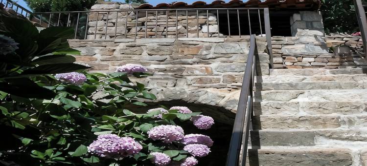 Stone Villa with Panoramic Views图片