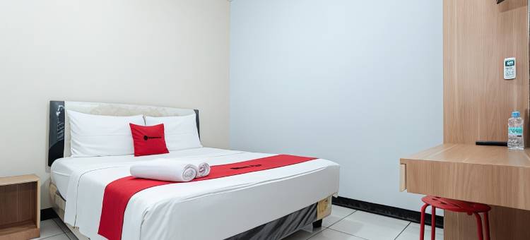 RedDoorz靠近Lippo Mall Puri(RedDoorz Near Puri Indah Lippo Mall 2)图片