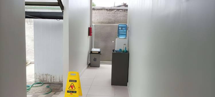 红多兹酒店-近巴唐站(RedDoorz Near Stasiun Batang)图片