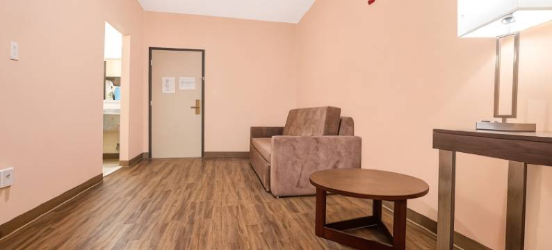 OYO 阿代尔斯维尔卡尔洪南I-75酒店(OYO Hotel Adairsville Calhoun South I-75)图片