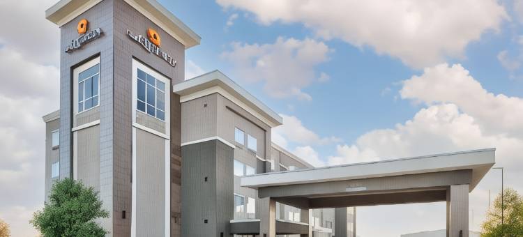 登顿大学路拉昆塔温德姆套房酒店(La Quinta Inn & Suites by Wyndham Denton - University Drive)图片