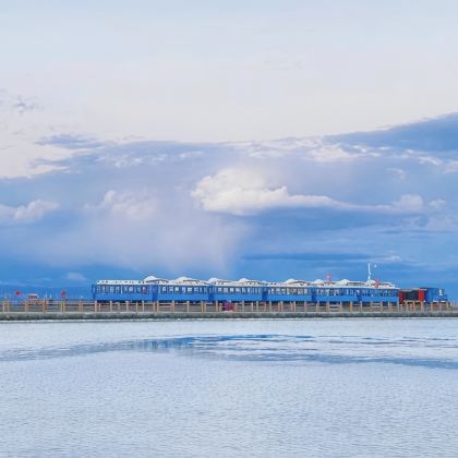 西宁+青海湖景区+茶卡盐湖+敦煌+嘉峪关+张掖8日7晚跟团游