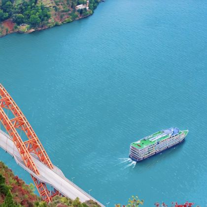 宜昌+三峡大坝+长江三峡+重庆6日5晚跟团游