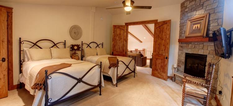 度假屋，超大5卧、可携带犬只、热水浴缸、全新后院露台(Huge 5 Bd Dog Friendly, Hot Tub, New Back Deck!)图片