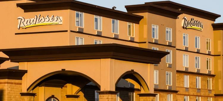麦克默里堡丽笙套房酒店(Radisson Hotel & Suites Fort McMurray)图片