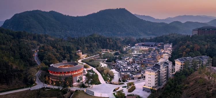会昌和君小镇同学围屋酒店图片