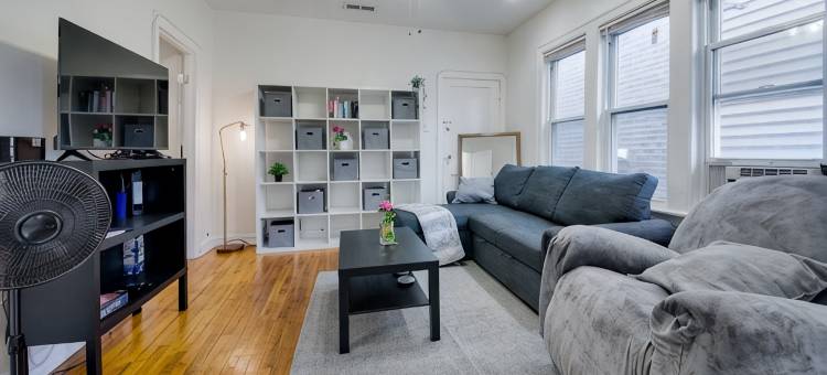 Walkable Chicago Retreat : Cozy 2Br w/ Porch : Near Transit, Dining & Stadiums图片