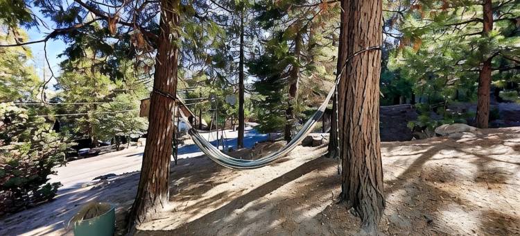 山间静居木屋，带围栏庭院、游戏室，停车方便(Mountain Cabin Retreat Fenced Yard Game Room Easy Parking)图片