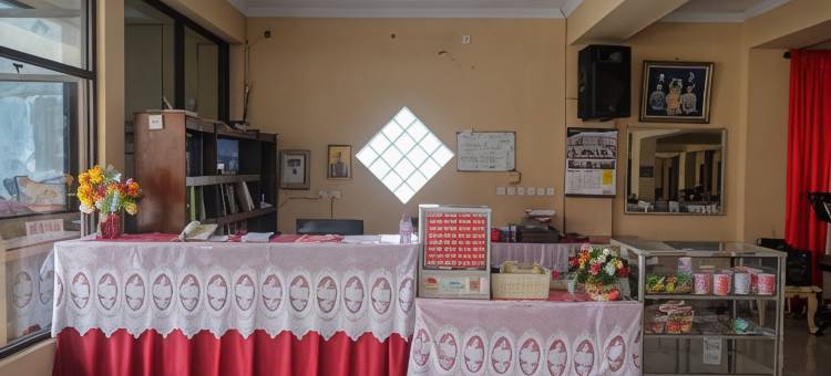 梭罗H&W红多兹酒店(RedDoorz at H&W Hotel Solo)图片