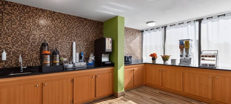 默特尔比奇-康芒斯温德姆速8酒店(Super 8 by Wyndham Myrtle Beach/Market Common Area)图片