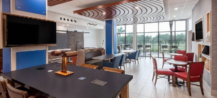 Holiday Inn Express & Suites FT Myers Beach-Sanibel Gateway图片