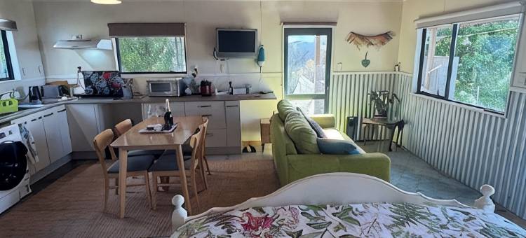图伊乡村民宿，私密乡间度假地，享高处海景(Tui Cottage Private rural retreat with elevated views to the ocean)图片