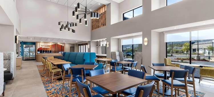科罗纳希尔顿欢朋套房酒店(Hampton Inn & Suites by Hilton Corona)图片