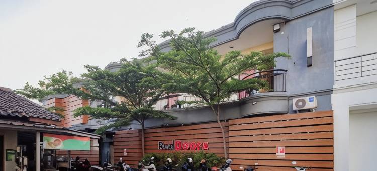 红门饭店 @ 巴拉拉加中心广场(RedDoorz @ Balaraja Centre Plaza)图片