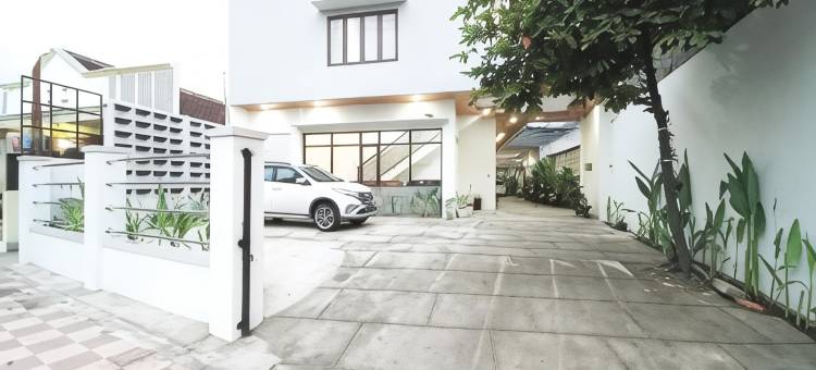 RedDoorz Plus Syariah at Umyas Hotel Near Terminal Anjuk Ladang Nganjuk图片