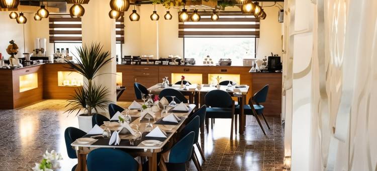 恒河旁的埃瓦拉(Evaara By The Ganges)图片