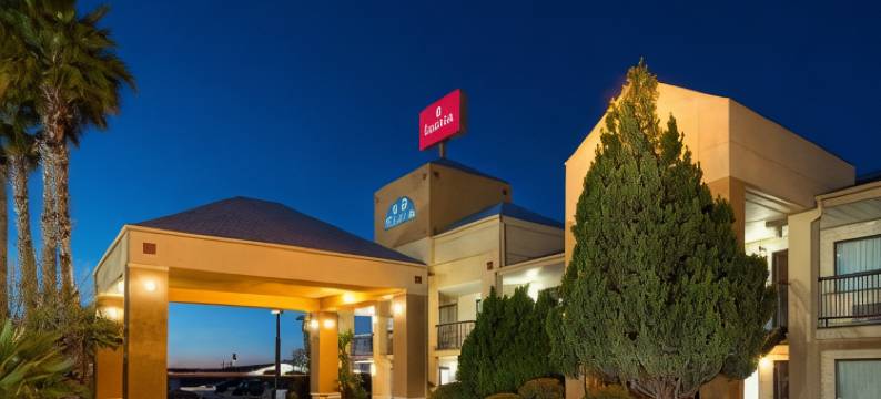 温德姆华美达圣安东尼奥海洋世界/拉克兰空军基地附近酒店(Ramada by Wyndham San Antonio Near SeaWorld/Lackland AFB)图片