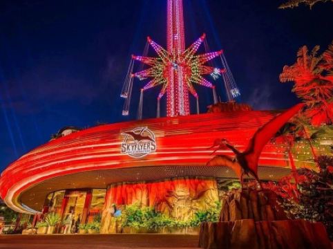 An exciting new way to play in Bangkok! A 135-meter-high giant spinning swing is now open