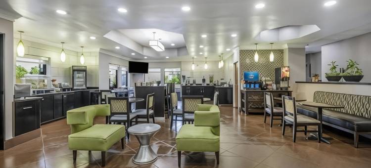 路易维尔东拉昆塔温德姆套房酒店(La Quinta Inn & Suites by Wyndham Louisville East)图片