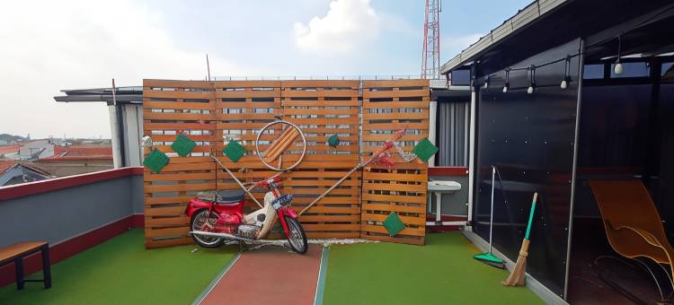 布迪旅馆和食品站(Budi House & Food Station)图片