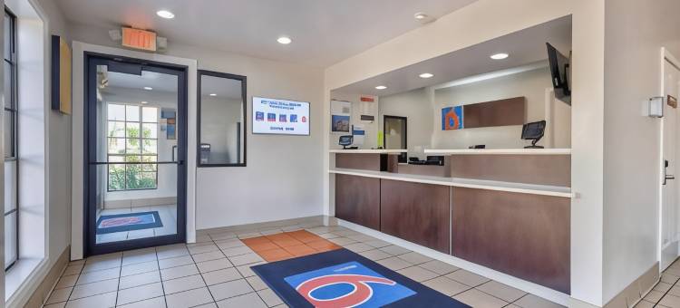 布赖恩大学城6号汽车旅馆(Motel 6 Bryan, TX - College Station)图片
