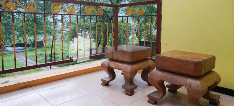 红色伙伴汉达亚尼松格里提别墅(Villa Handayani Songgoriti RedPartner)图片