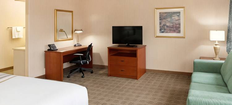 史蒂文斯波因特拉昆塔温德姆套房酒店(La Quinta Inn & Suites by Wyndham Stevens Point)图片