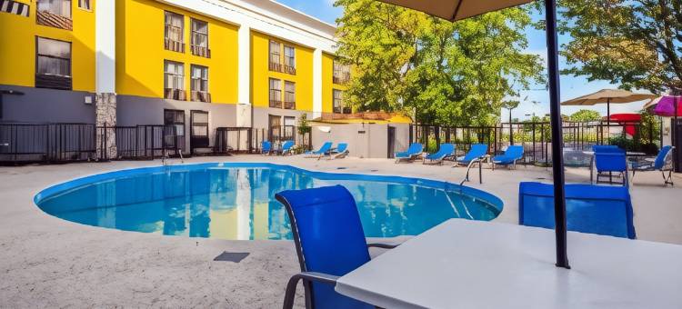 布卢明顿贝蒙特东贝斯特韦斯特优质套房酒店(Best Western Plus Bloomington East Hotel)图片