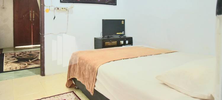 卢马姜红多兹樊塔民宿(RedDoorz @ Fanta Homestay Lumajang)图片