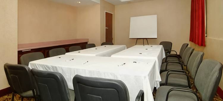 路易斯维尔贝斯特韦斯特优质套房酒店(Best Western Plus Louisville Inn  Suites)图片