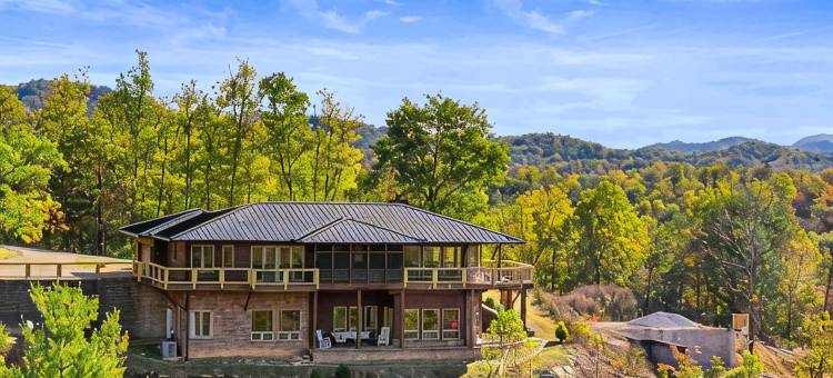 五卧四卫豪华小木屋，带热水浴缸、火坑和游戏室(5B/4B Luxe Cabin w/ Hot Tub, Firepit & Game Room)图片