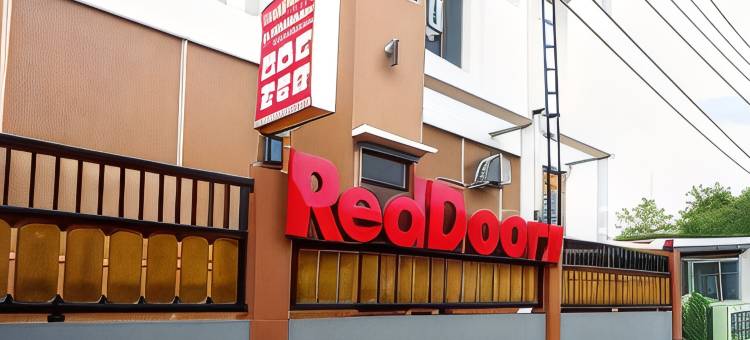 红多兹酒店-近蒂尔托纳迪2号航站楼(RedDoorz Near Terminal Tirtonadi 2)图片