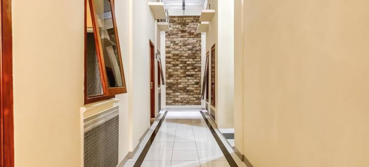 红多兹伊斯兰酒店-泗水科尔托梅南加尔(RedDoorz Syariah @ Kertomenanggal Surabaya)图片