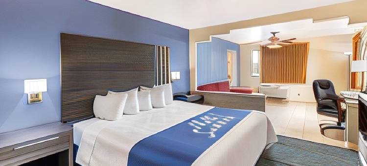 布劳尼希湖戴斯套房酒店(Days Inn & Suites by Wyndham Braunig Lake)图片