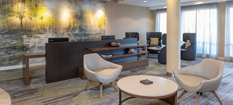 密尔沃基机场万怡酒店(Courtyard Milwaukee Airport)图片